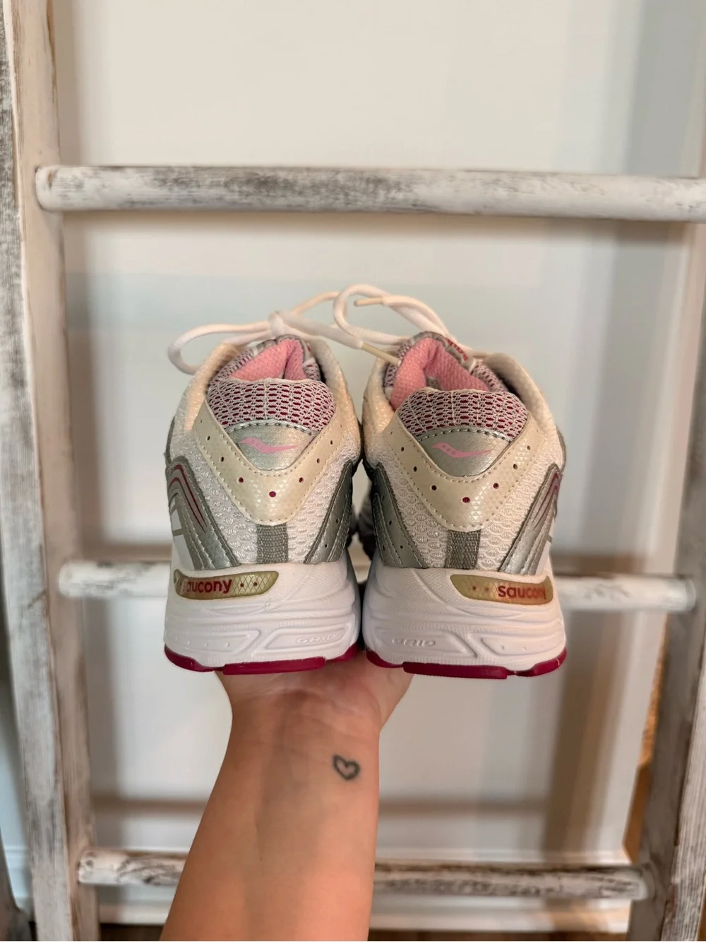 SAUCONY Women 7.5 Grid Cohesion 3 White Silver Pink Running Shoe Sneaker Leather
